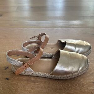 Cat & Jack Gold and Tan Kids Sandals